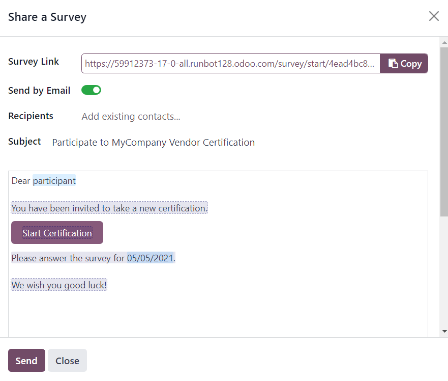 La ventana emergente "Compartir una encuesta'" en la aplicación Encuestas de Odoo con la opción Enviar por correo electrónico activada.